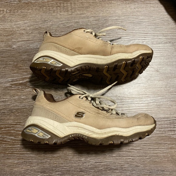 sketcher tennis shoes for women